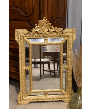 Miroir ancien en bois doré