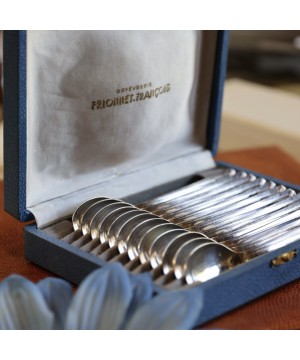 Élégant coffret de 12...