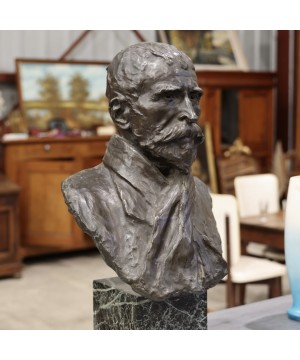 Portrait en bronze