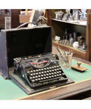 Machine à Écrire Ancienne...